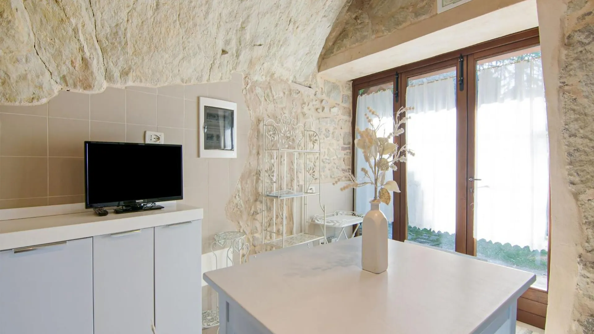 Appealing Apartment In Petrella Guidi With Near Centre